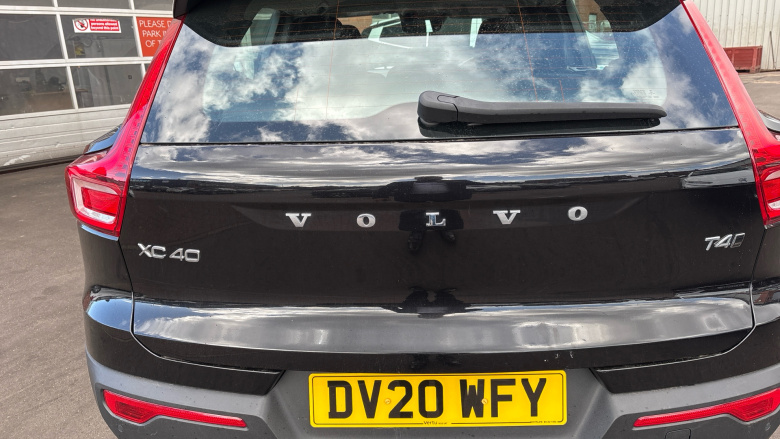 Volvo Xc40 2.0 T4 Momentum 5dr AWD Geartronic Petrol Estate